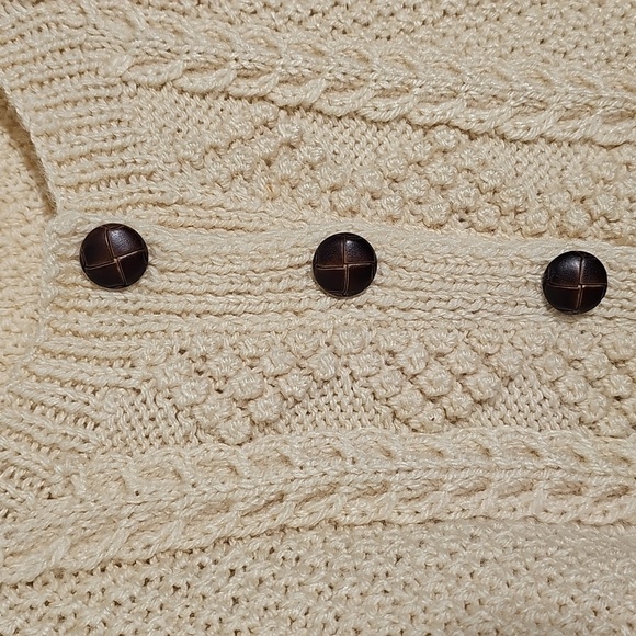 Handmade Womens Cream Cable Knit Sweater. Excelent Condion. Meduim - Picture 2 of 12